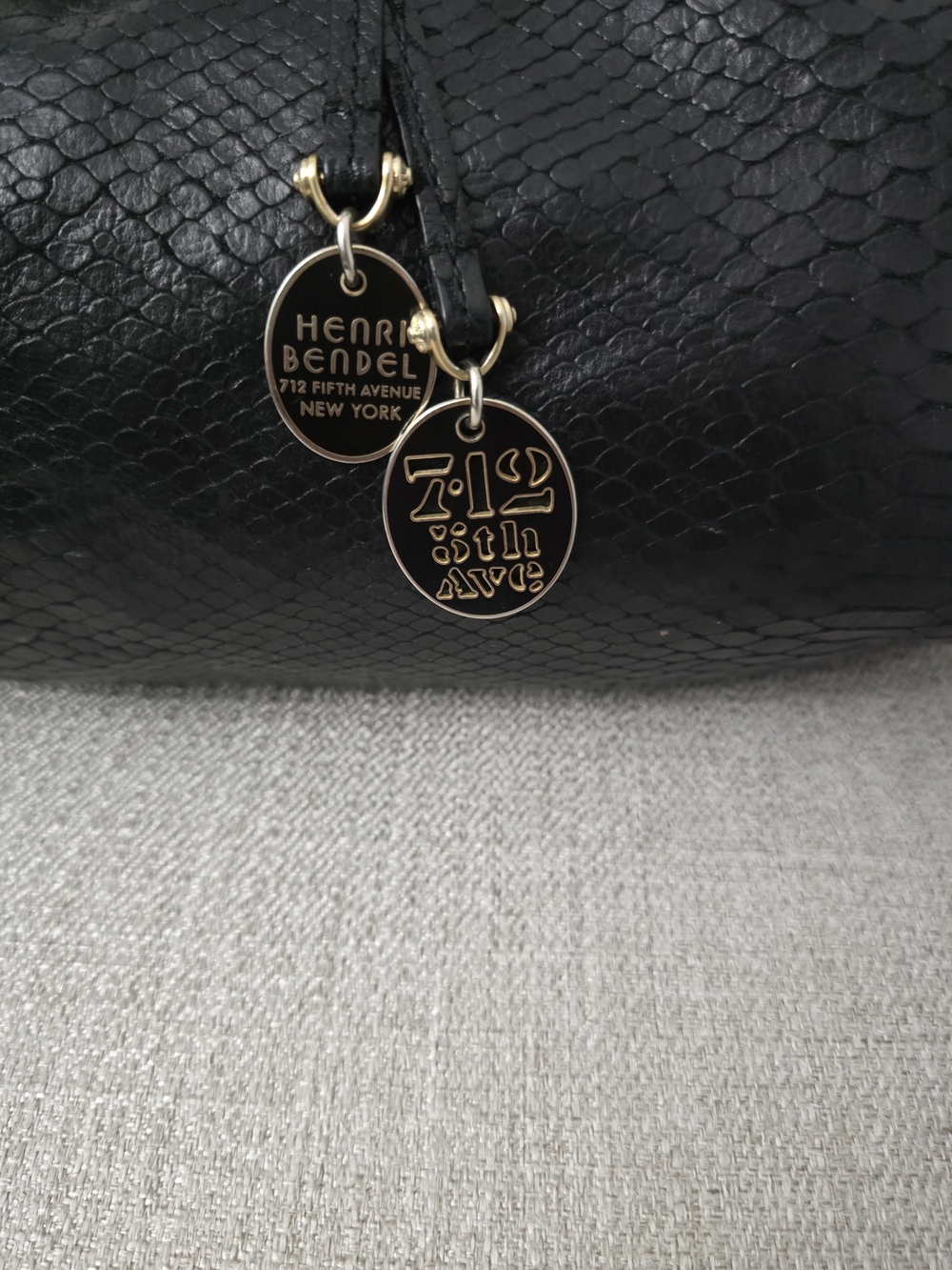 RARE Henri Bendel Python Embossed Leather Drawstring Hobo Bag - EUC - Picture 2 of 15